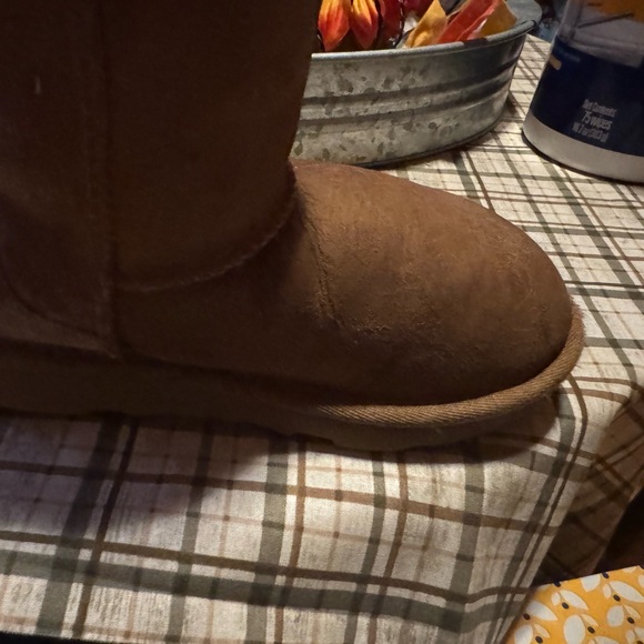 UGG Classic Short Boots in Tan - Picture 2 of 5